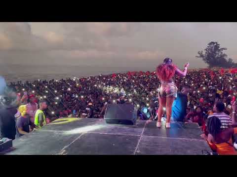 Makhadzi Performing #sugarsugar  At Mozambique