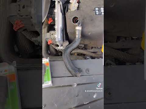 Chrysler 200 heater hose#mechanic #mobile #chrysler #heater