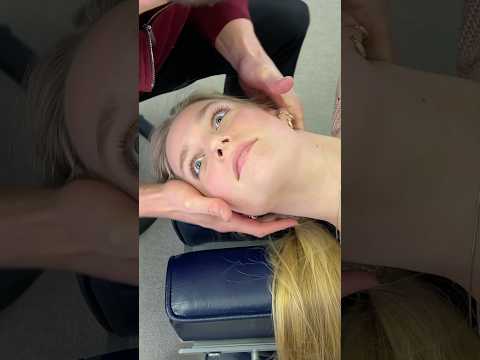 😳 FIRST Neck CRACK! WOAH! shorts #chiropractic