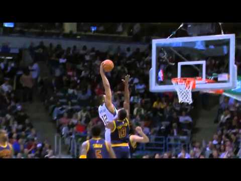 Jabari Parker monster dunk against Cavs (14/11/2015)