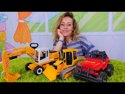 Nicole spielt mit Spielzeugautos. Videos für Kinder.