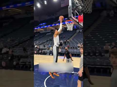 der Einzige, der ohne Sprung dunken kann