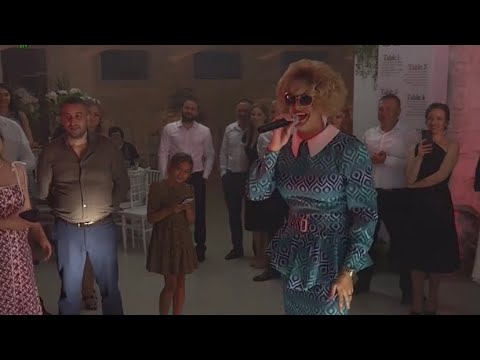 Dora at the wedding brings joy / Emilian Crețu