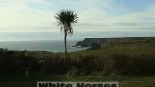 preview picture of video '360 White Horses Cornish Holiday Cottage in Kynance Cove, Cornwall'