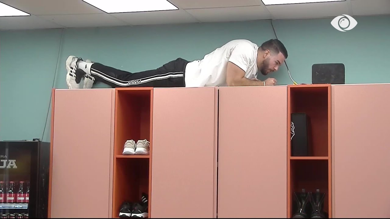 Loja hapa-dollapa/ Juli kërkon Fationin i cili është i fshehur mbi dollap