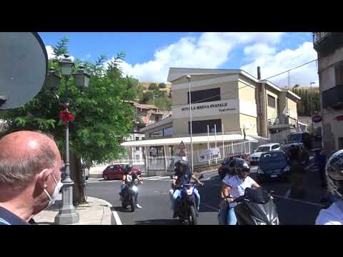 Moto e  Ferrari di passaggio  a Cesaro' il 05-09-2021