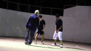 Anciano humilla a jugadores de futbol amateurs