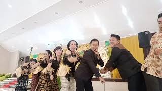 Download lagu Goyang heboh kempet dan 4diva klaten mp3 Download lagu Goyang heboh kempet dan 4diva klaten mp3
