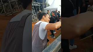 Download lagu keramahan gitaris Kotak sebelum manggung (Cella) #shorts #music #kotak #kerabatkotak mp3