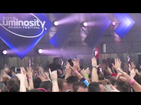 Marcel Woods playing Surburban Train @ Luminosty Beach Festival 28-6-2015