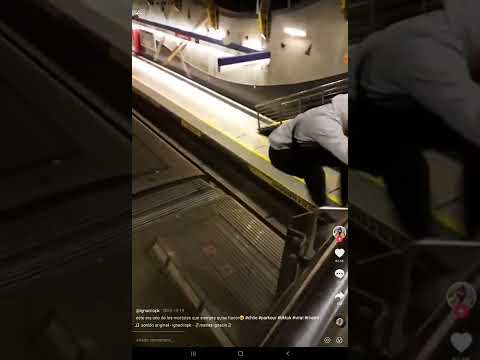 aguien  se  sube  al  techo  del  metro  de  chile  xd