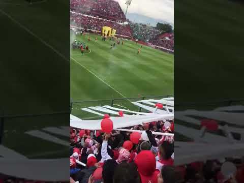 "San Martín de Tucumán vs Sarmiento Recibimiento" Barra: La Banda del Camion &bull; Club: San Martín de Tucumán