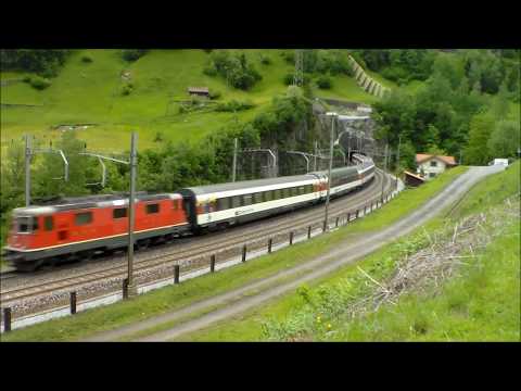 DIE GOTTHARDBHAN : TRENI PASSEGGERI IN TRANSITO A WASSEN (CH) LINEA DEL GOTTARDO. 2 - 6 - 2014