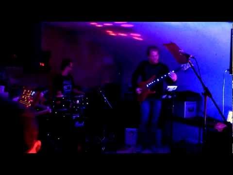 Alapi István Band koncert, Barabás Tamás - basszus szóló, Chicken 2012.04.21.Gyöngyös