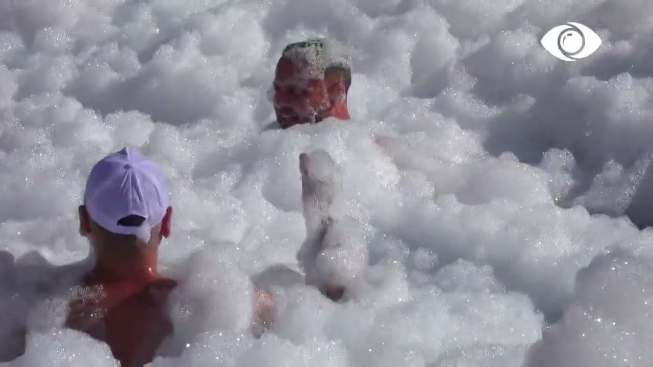 Luizi zhytet në pishinën me shkumë