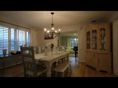 8 Hamilton Pl, Lake Grove, NY 11755