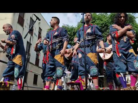 PRECIOSO Pasodoble ELLA ERA UNA MARIONETA Comparsa LOS ESCLAVOS - Plaza Mentidero