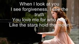 When I Look At You - Miley Cyrus  ( lyrics )