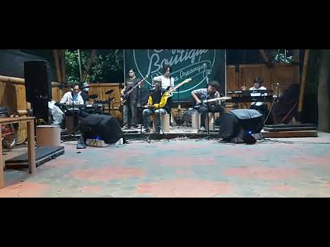 "Apatis" di popularkan oleh Beni Soebarja LCLR 1978. Cover by Crossroads