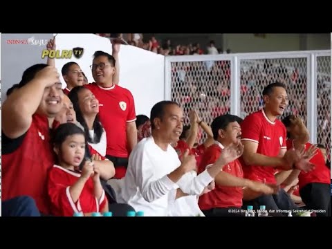 PRESIDEN JOKOWI SAKSIKAN TIMNAS VS VIETNAM