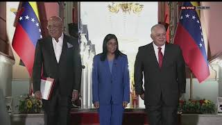 Delcy Rodríguez recibe la Ley de Amnistía recién aprobada por la Asamblea Nacional