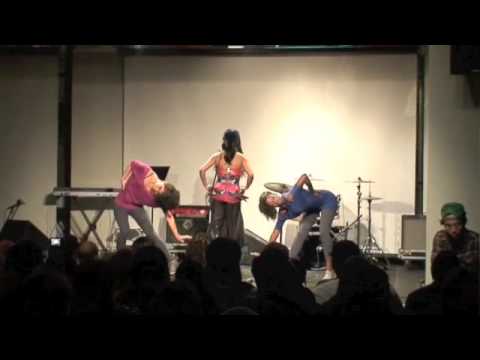 ***AYONA*** PERFORMING @ COLUMBIA COLLEGE BIG MOUTH 2009