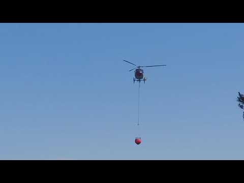 Bordighera, elicottero in azione per spegnere incendio sul Montenero