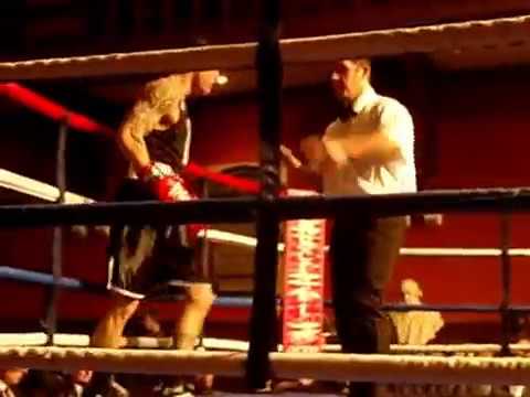 SS103939 - 2015 OXFORD UNIVERSITY "TOWN V GOWN" BOXING MATCH