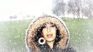 I Saw Mommy Kissing Santa Claus (Best Video) - Amy Winehouse