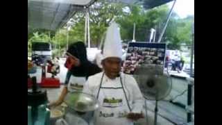 preview picture of video 'Freshmart Minimart Baling @ Demo Gulai Ayam Nutrifres 5/7/12'