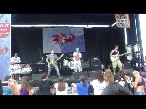Small Town Scoundrels @ Warped Tour 2010 Pt.1