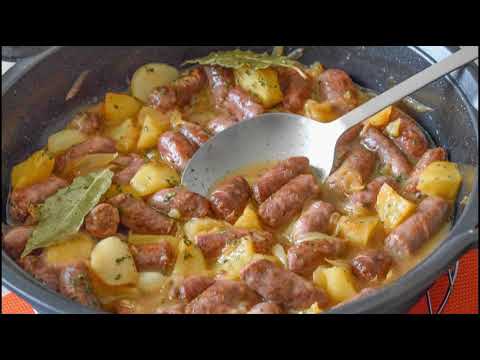 SALCHICHAS AL VINO con patatas: sabor y sencillez en un solo plato