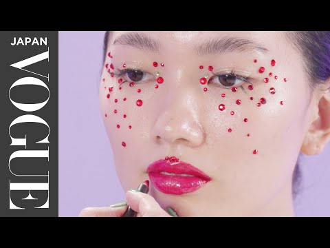 3人の日本人のプロが「魔女」をテーマにメイクを披露。 | Triple Take | VOGUE JAPAN (3人の日本人のプロが「魔女」をテーマにメイクを披露。 | Triple Take | VOGUE JAPAN)