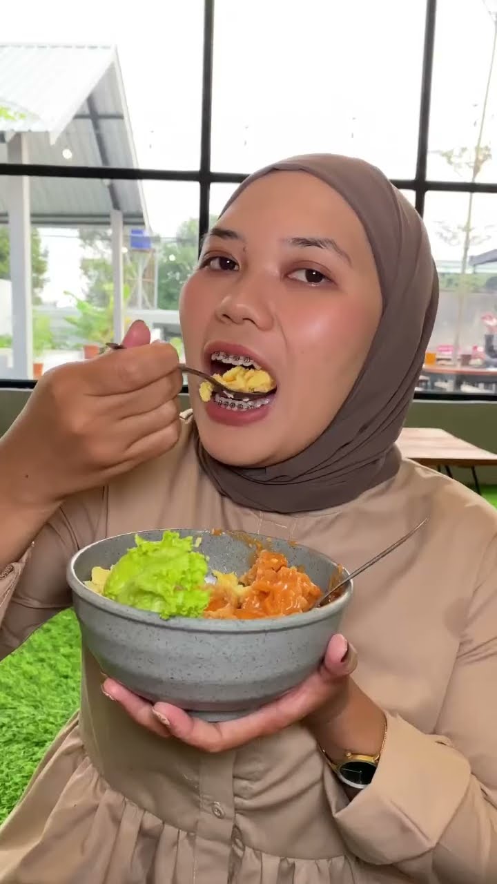 Tempat nongkrong cozy dengan makanan enak dan harga terjangkau! Cocok buat kamu yang suka hangout 😍✨