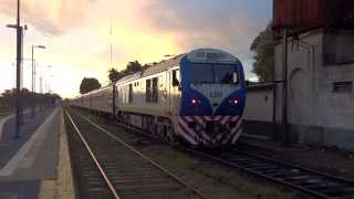 preview picture of video 'CSR B958 saliendo de Pilar (16-03-2014)'