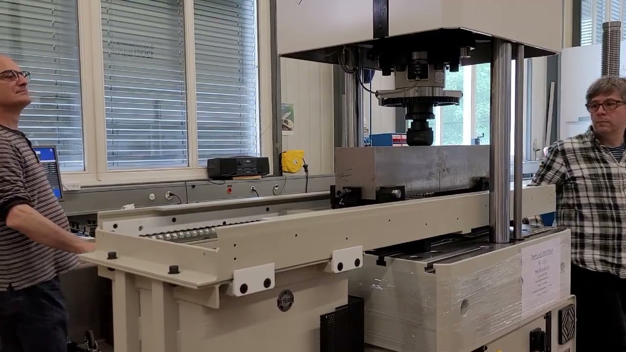 CTOD PreCrackingWithRUMUL HighCycleTestingMachine