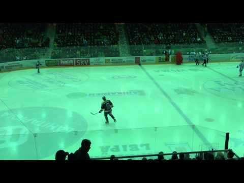 5.3.2013 pelatun SaiPa - Pelicans ottelun avauskiekon pudotti Vitali Petrov