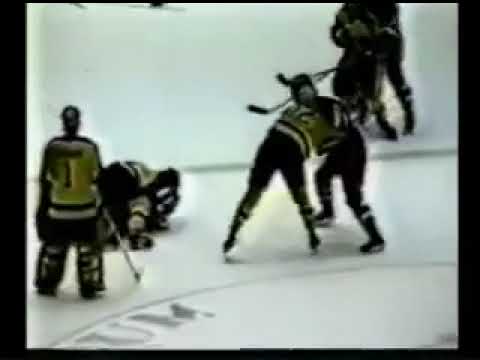 Fights- Bench clearing Brawl - NY Rangers 🆚 LA Kings 1981 Playoffs GM2( @LA end 1st period )