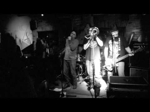 De Łindows (Pl) "Tramwaje"  feat. Kohout Plasi Smrt (Cz)