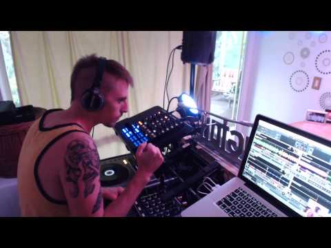 DJ quick tips, tricks and lessons with traktor control x1 using cue points & effects with Remington