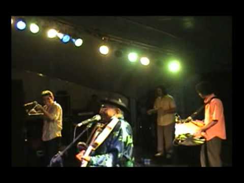 Mestre Salustiano com Rabecado