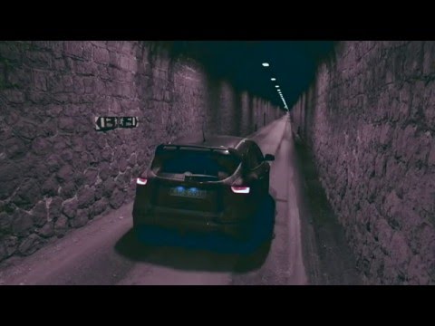 TG mag drives the Ford Focus RS in a Tunnel