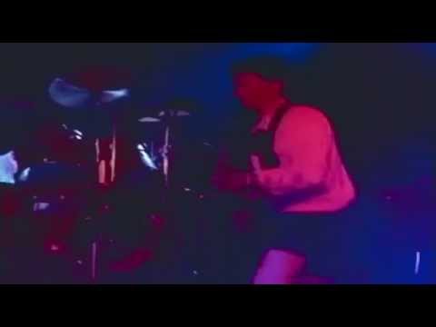 Videoclip de Bailare Sobre Tu Tumba (Directo) — Siniestro Total