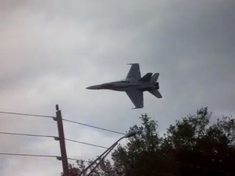 FA-18 Super Hornet very LOW Fly by!