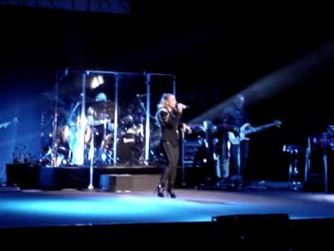 Anastacia Resurrection Tour Wien / Vienna 28.1.2015.  Opening, LOA& Starring at the Sun