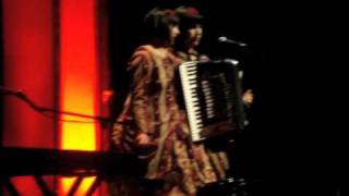 Evelyn &amp; Evelyn - Amanda Palmer livea in Berlin