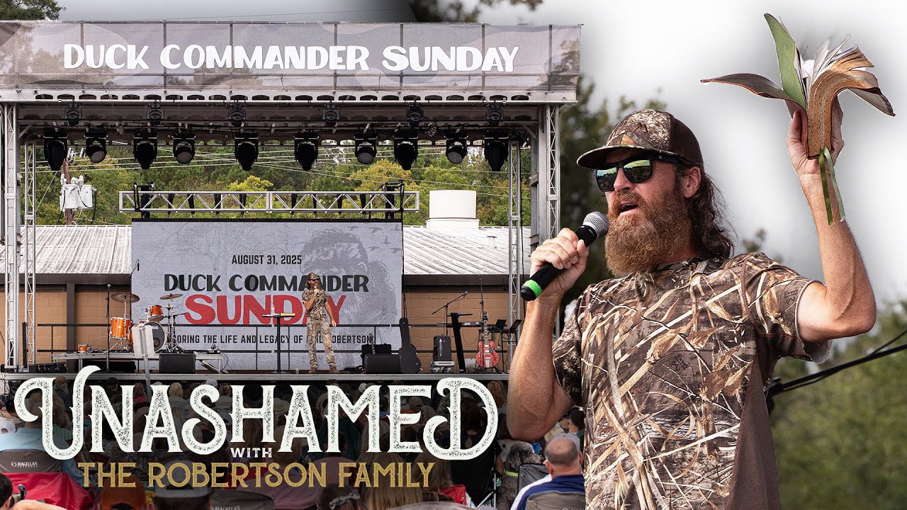 Ep 1158 | Jase Moved to Tears as Phil Is Honored with Mass Baptisms in the Duck Commander Parking Lot