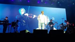 Grand Corps Malade ouvre son concert au Unity Festival avec &quot;Chemins de traverse&quot;