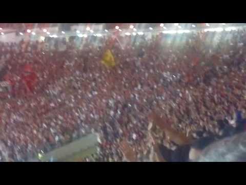 Torcida ovacionando Elias (e Davi) após seu gol no Maracanã - 06-NOV-13