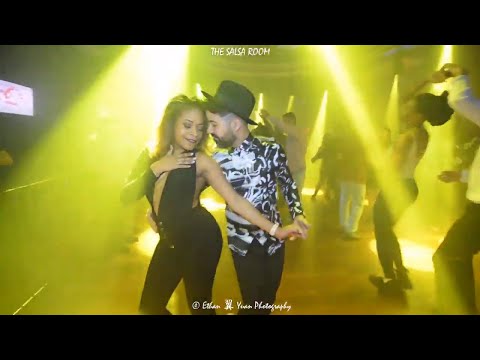 EL TIGUERE & BIANCA DERIVAL Bachata Social Dance At THE SALSA ROOM